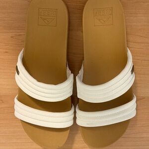 Reef Women's Tan and White Slide Sandals